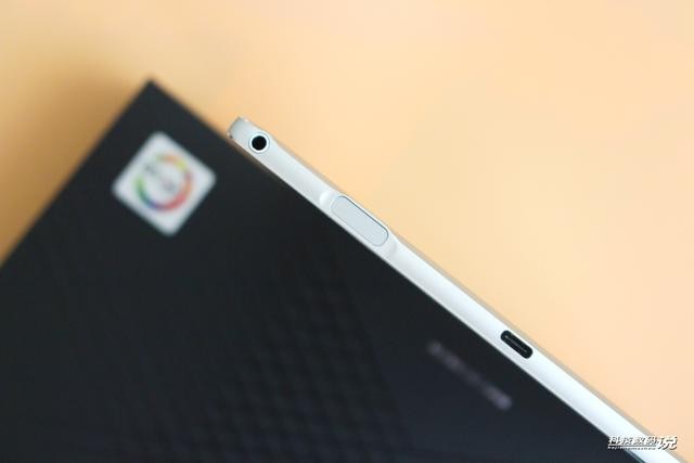 AMOLED显示屏+HIFI音质，酷比魔方X打造移动私有影院