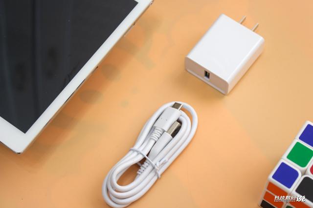 AMOLED显示屏+HIFI音质，酷比魔方X打造移动私有影院