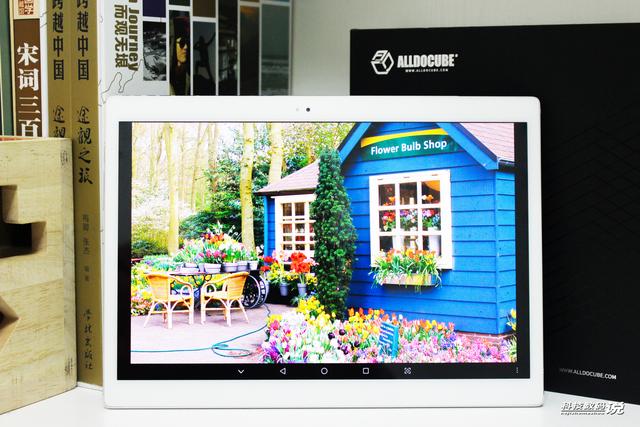 AMOLED显示屏+HIFI音质，酷比魔方X打造移动私有影院