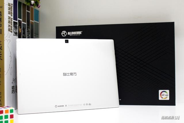 AMOLED显示屏+HIFI音质，酷比魔方X打造移动私有影院