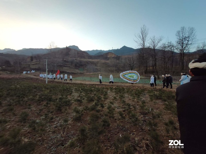 关中民俗-送葬-日升前全村村民参与起灵送灵