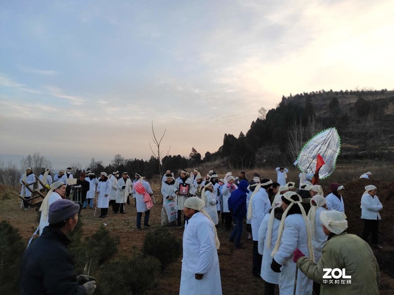 关中民俗-送葬-日升前全村村民参与起灵送灵