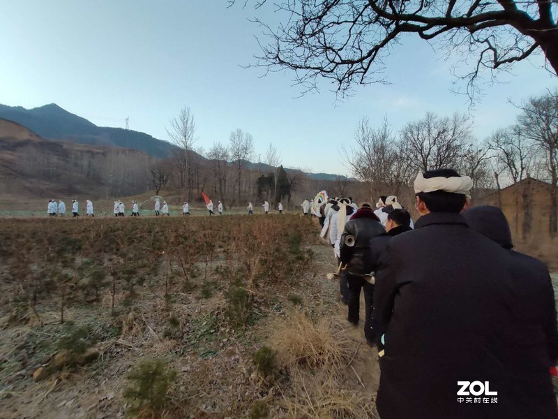 关中民俗-送葬-日升前全村村民参与起灵送灵