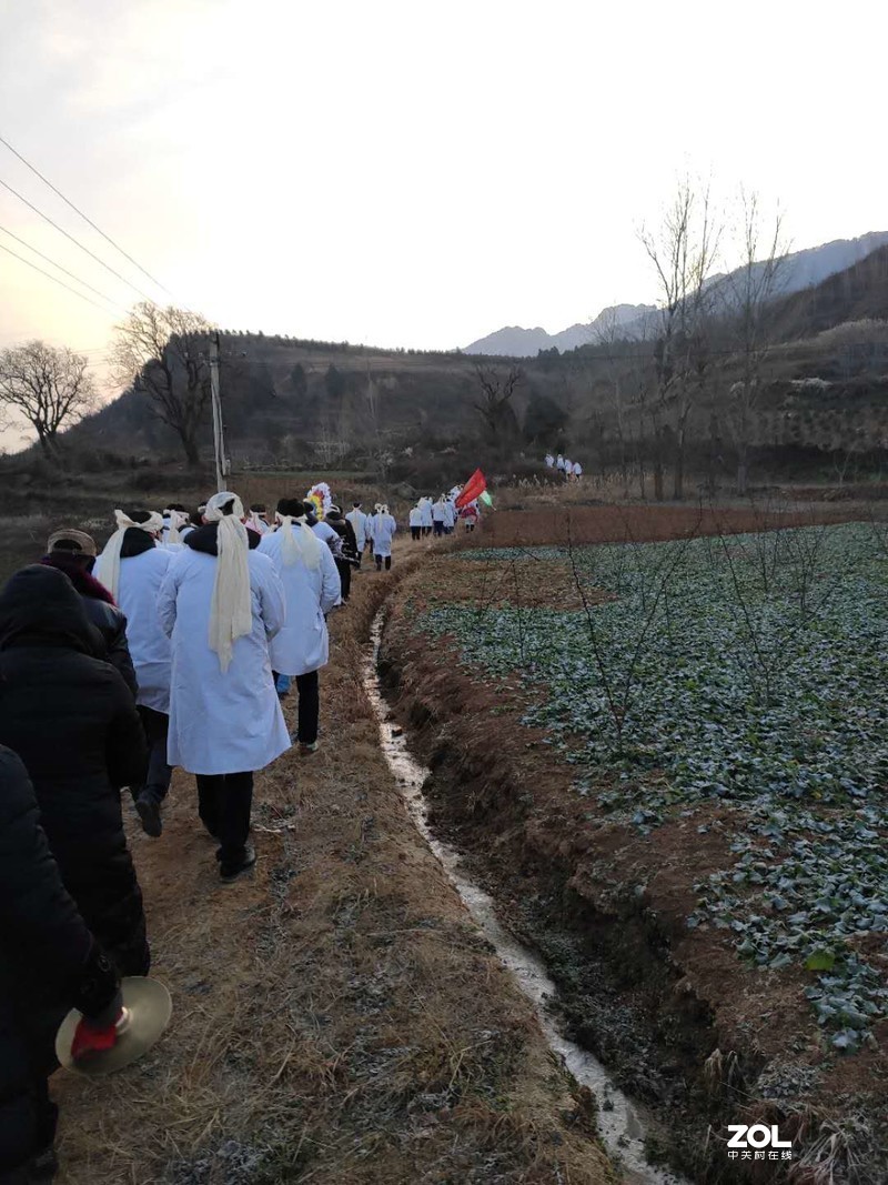 关中民俗-送葬-日升前全村村民参与起灵送灵