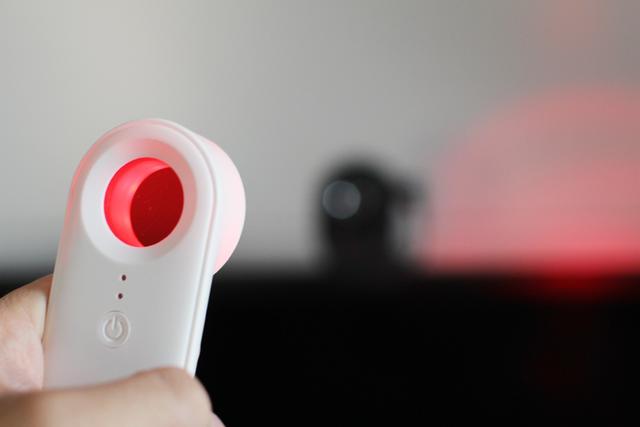 我测试了 3种防窥方法，最后选中了它：VESANY 信号探测仪