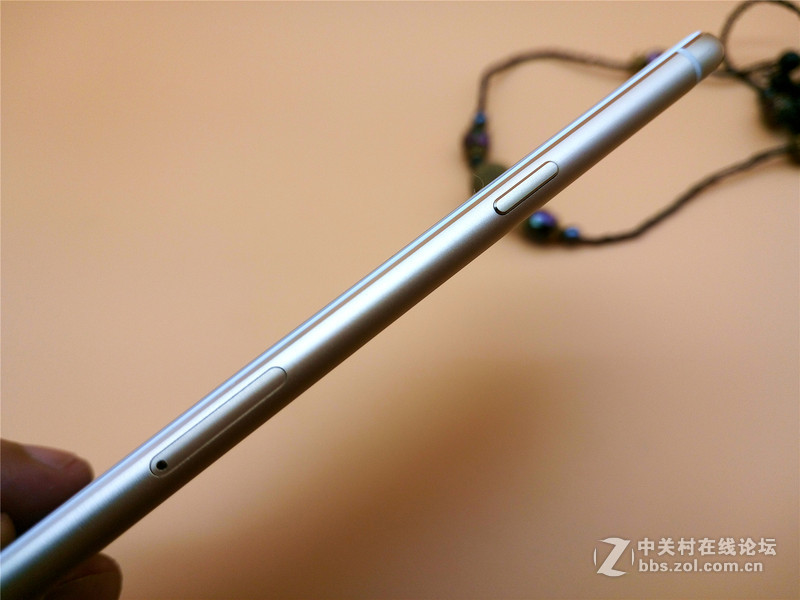 美丽精灵：朵唯 倾城L3外观设计评赏