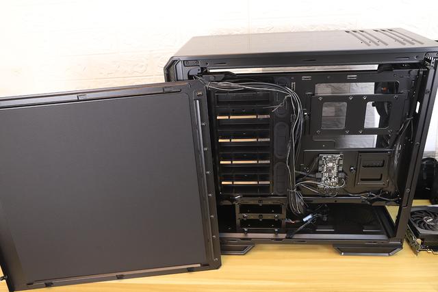 隐藏的骚技能be quiet! DARK BASE 700