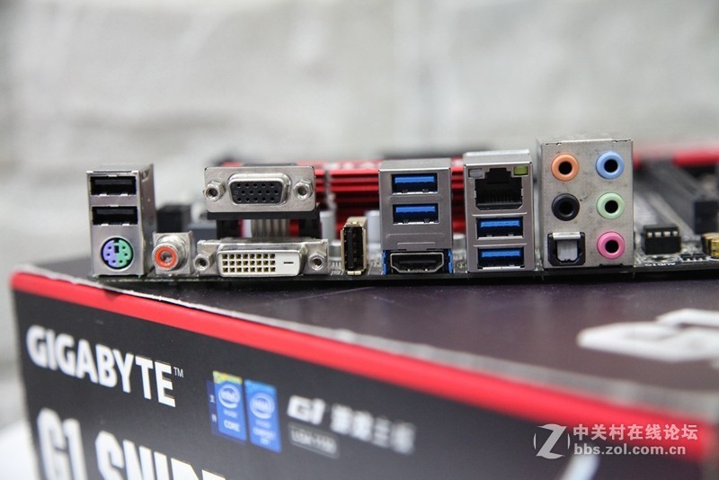 名人堂果然名不虚传，下了血本打造一台纯色超强主机。