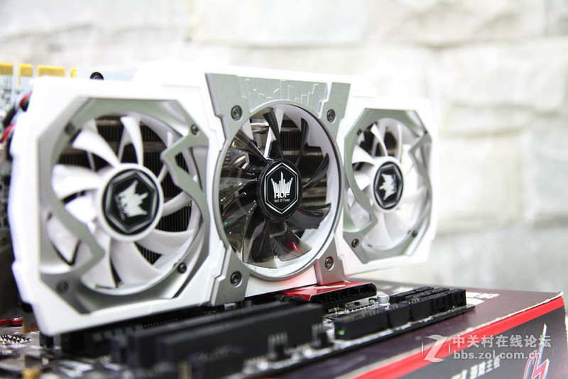 名人堂果然名不虚传，下了血本打造一台纯色超强主机。