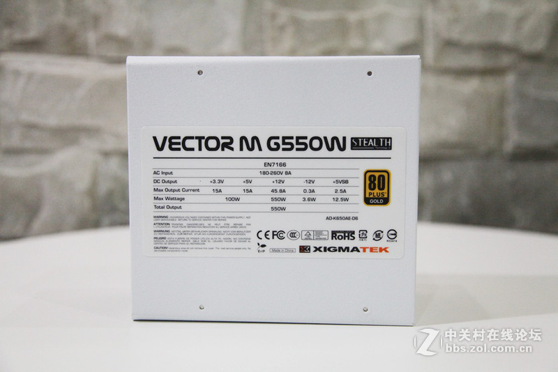 名人堂果然名不虚传，下了血本打造一台纯色超强主机。