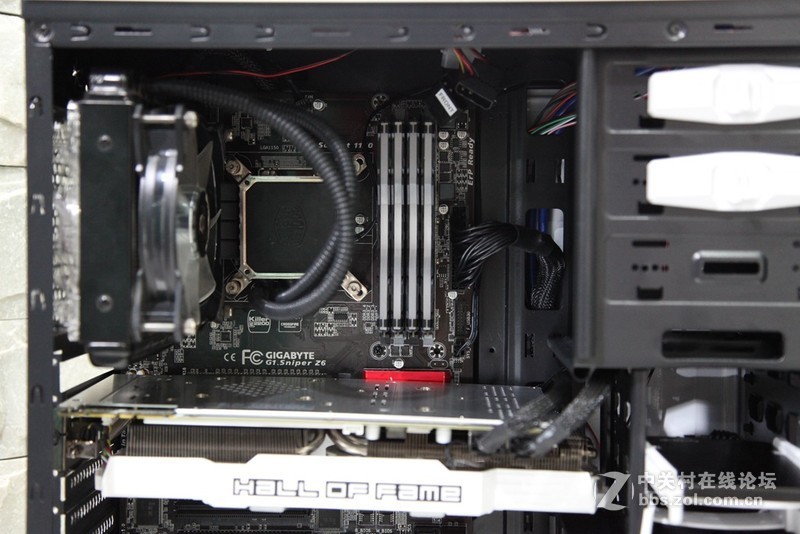 名人堂果然名不虚传，下了血本打造一台纯色超强主机。