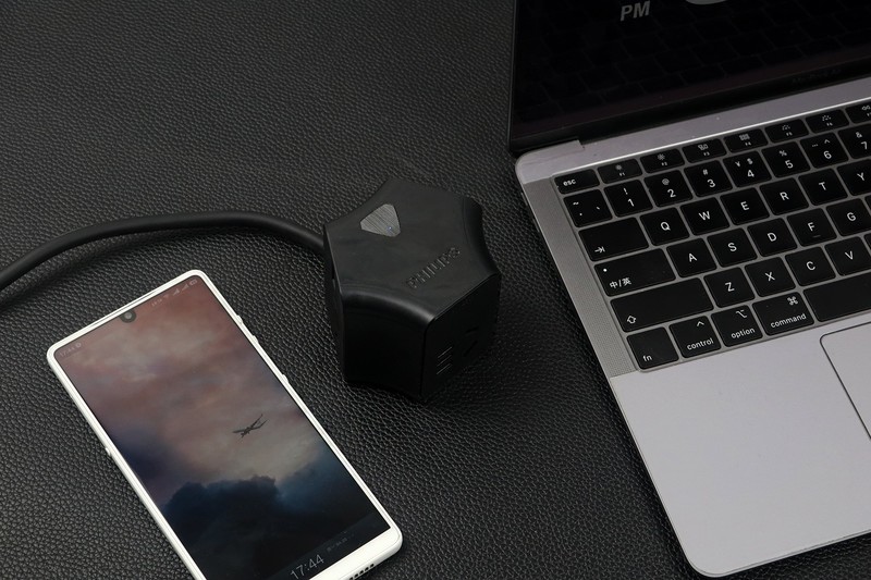 小酷快全——飞利浦摩天轮立体插座快充版