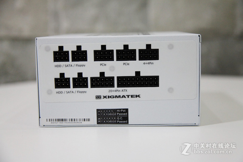 名人堂果然名不虚传，下了血本打造一台纯色超强主机。