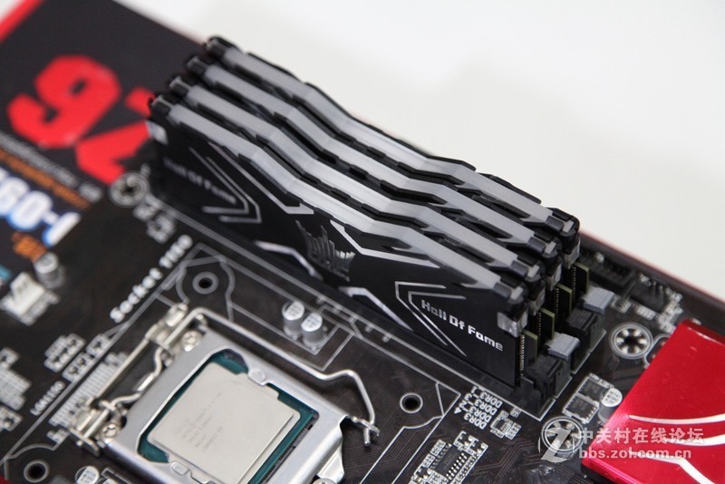 名人堂果然名不虚传，下了血本打造一台纯色超强主机。