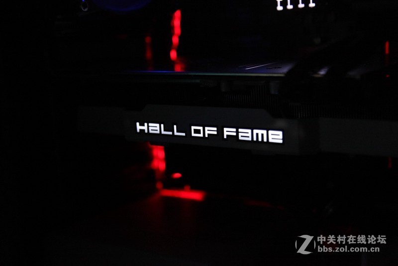 名人堂果然名不虚传，下了血本打造一台纯色超强主机。