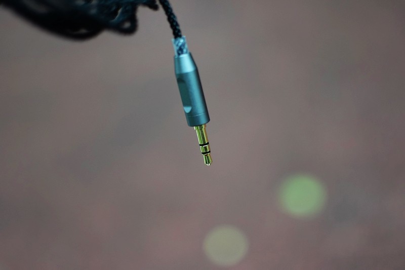 山灵ME100 入耳式 可换线Hi-Fi耳机