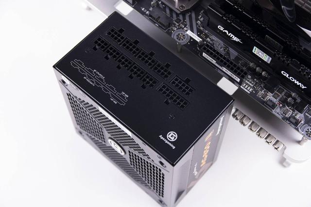 每WATT 0.58元，这款电源性价比感人，应付旗舰显卡也非难事