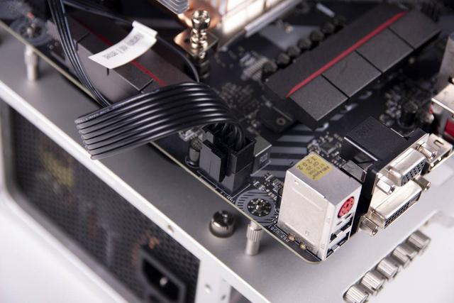 每WATT 0.58元，这款电源性价比感人，应付旗舰显卡也非难事