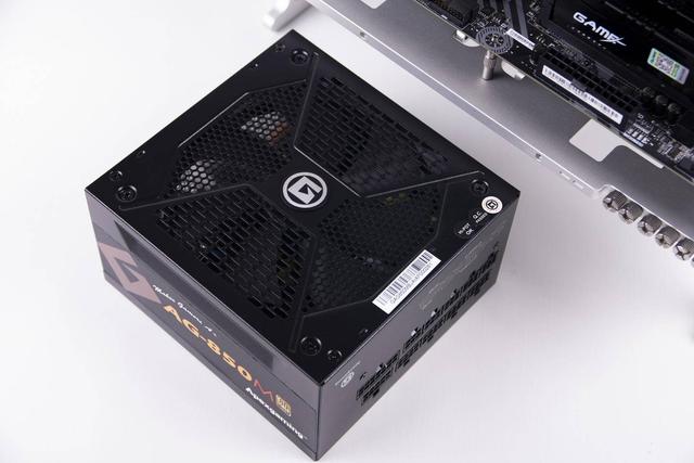 每WATT 0.58元，这款电源性价比感人，应付旗舰显卡也非难事