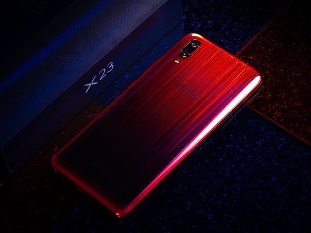 魅力光线动感十足 vivo X23才1400元 星芒版图赏