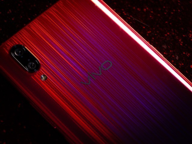 魅力光线动感十足 vivo X23才1400元 星芒版图赏