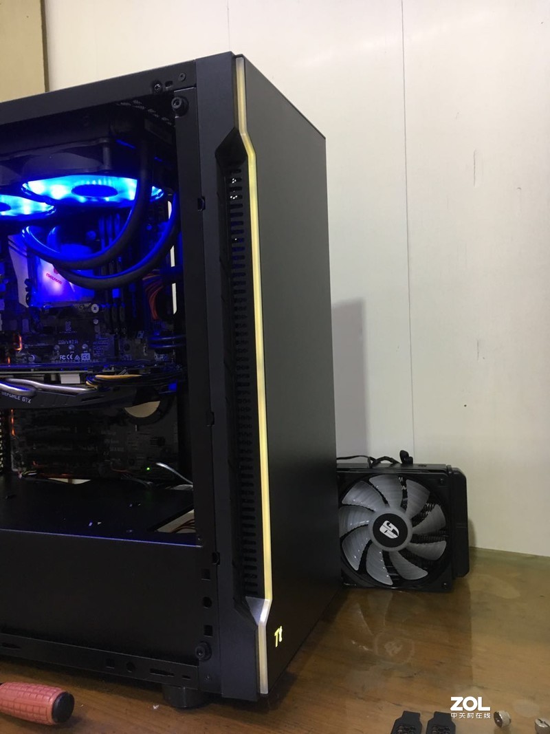 小钢炮Tt 挑战者H2开箱装机