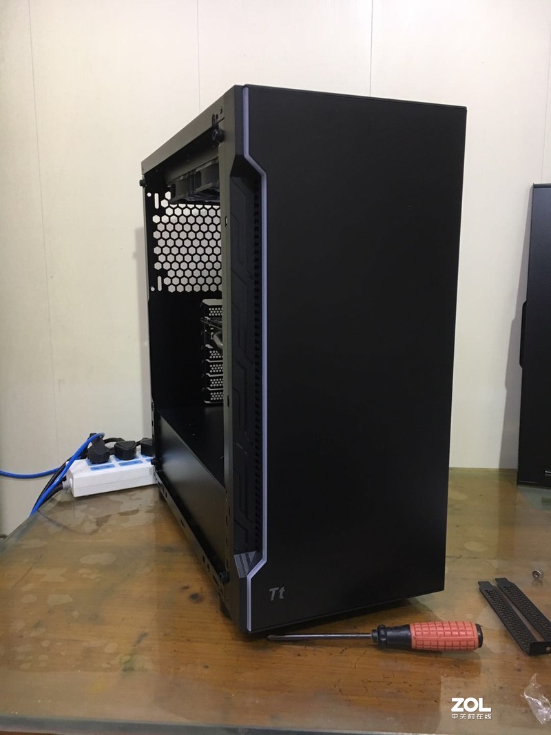 小钢炮Tt 挑战者H2开箱装机