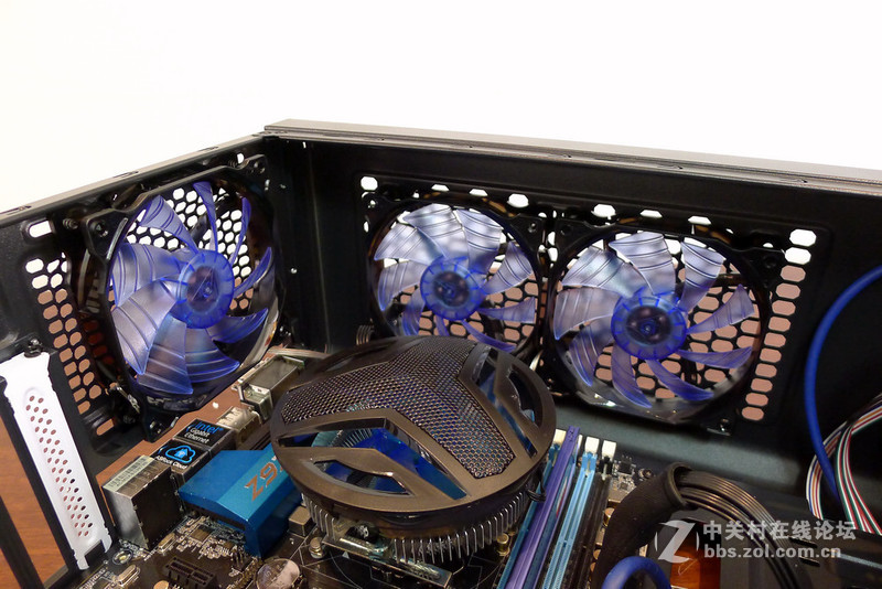 深蓝的诱惑，坦克机箱散热与灯光改造