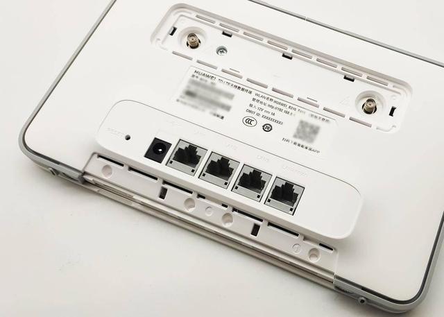 可以插手机上网卡的路由器-华为4Gpro体验