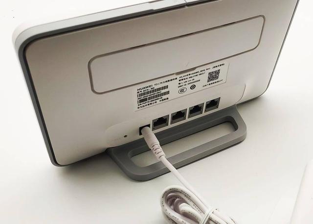 可以插手机上网卡的路由器-华为4Gpro体验