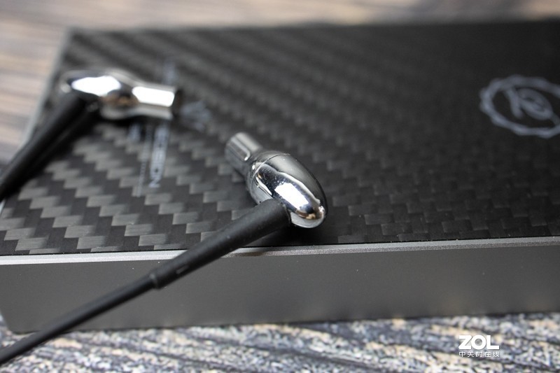 99元居然没翻船之开箱：水月雨银色飞船耳机