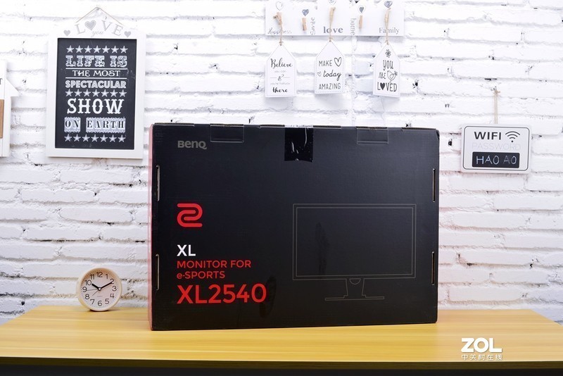 极速、极限、极致，240Hz超高刷新率之美的卓威XL2540电竞显示器