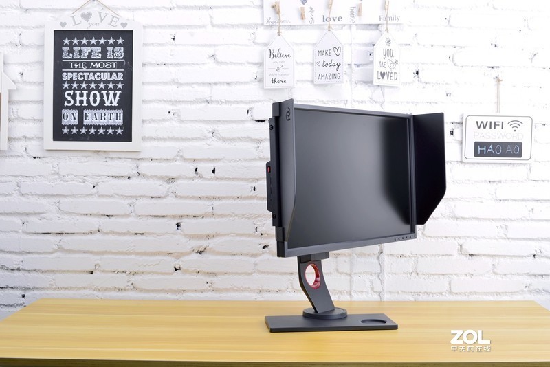 极速、极限、极致，240Hz超高刷新率之美的卓威XL2540电竞显示器