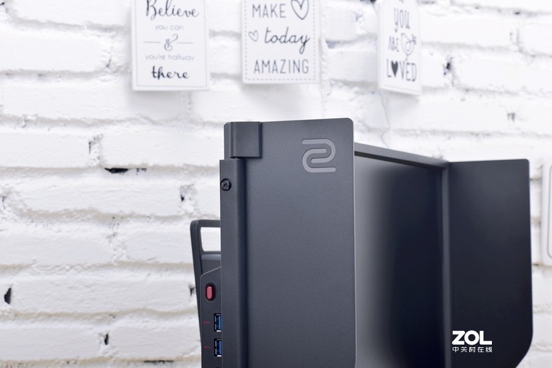 极速、极限、极致，240Hz超高刷新率之美的卓威XL2540电竞显示器