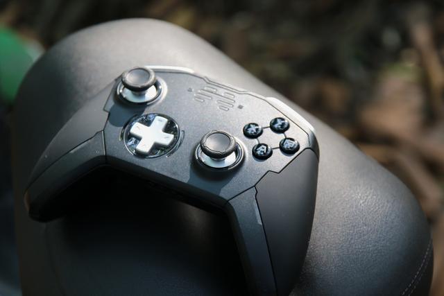 详测北通宙斯游戏手柄，让你玩游戏避坑！