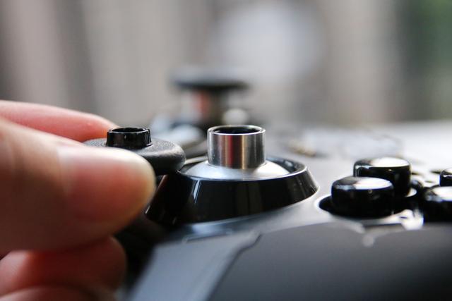 详测北通宙斯游戏手柄，让你玩游戏避坑！