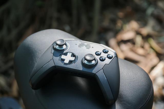 详测北通宙斯游戏手柄，让你玩游戏避坑！