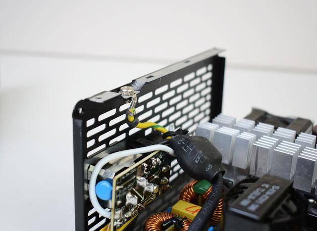 七防芯，到底是啥黑科技？一拆便知，超频三七防芯金牌电源 拆解