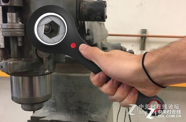 轻松调节还自带LED灯的家用扳子