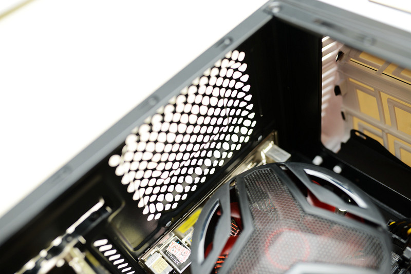 自带双路调速，给TT领航者加扇子显卡拷机降20℃