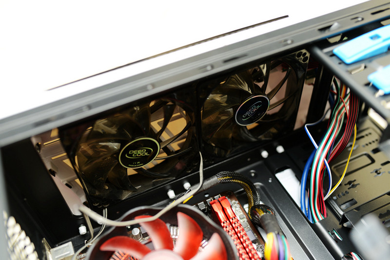 自带双路调速，给TT领航者加扇子显卡拷机降20℃