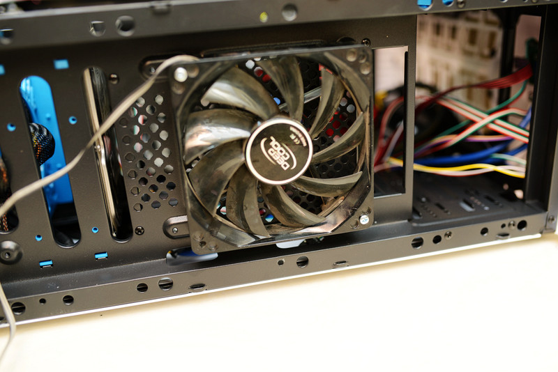 自带双路调速，给TT领航者加扇子显卡拷机降20℃