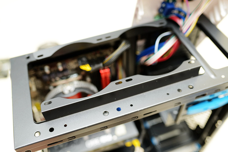 自带双路调速，给TT领航者加扇子显卡拷机降20℃