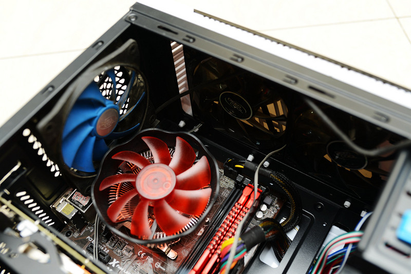 自带双路调速，给TT领航者加扇子显卡拷机降20℃