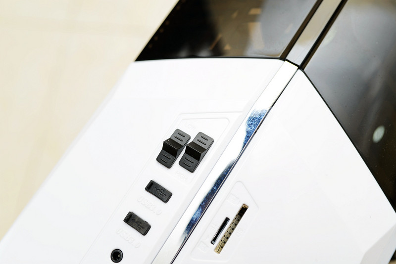 自带双路调速，给TT领航者加扇子显卡拷机降20℃