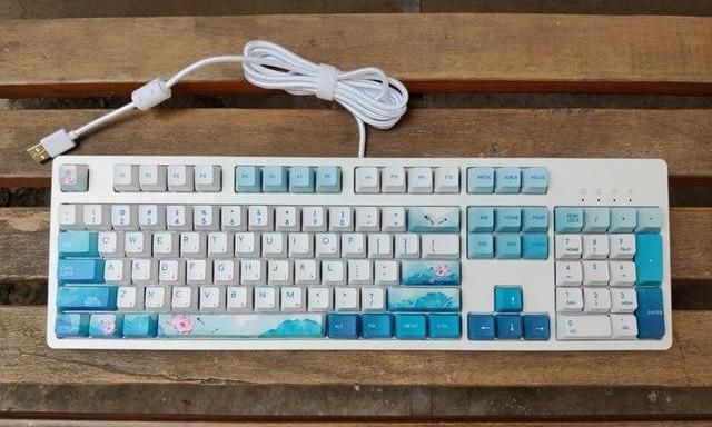谁说键盘很呆板无生机？水墨荷花版机械键盘了解一下