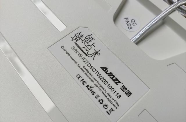 谁说键盘很呆板无生机？水墨荷花版机械键盘了解一下