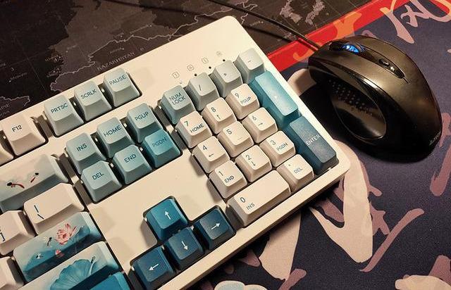 谁说键盘很呆板无生机？水墨荷花版机械键盘了解一下