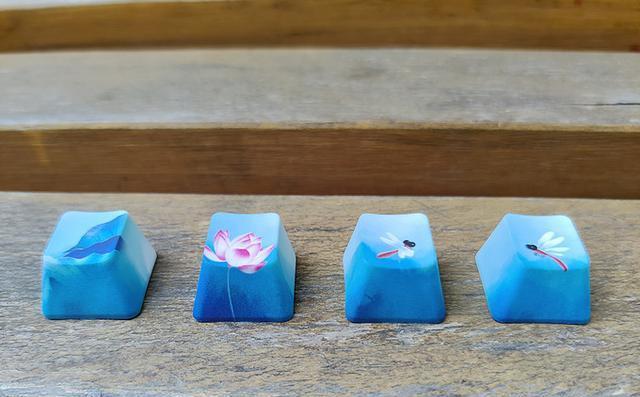 谁说键盘很呆板无生机？水墨荷花版机械键盘了解一下