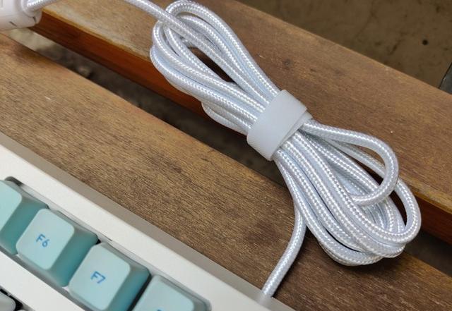 谁说键盘很呆板无生机？水墨荷花版机械键盘了解一下